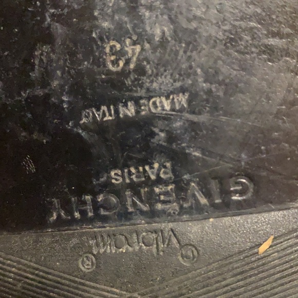 Men’s Givenchy shoes - Picture 7 of 9